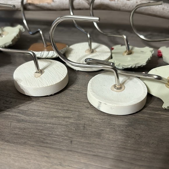 EUC!  TWO SETS OF SHOWER CURTAIN HOOKS  12 SANTA HOOKS AND 12 GNOME W/SN… - Picture 7 of 9